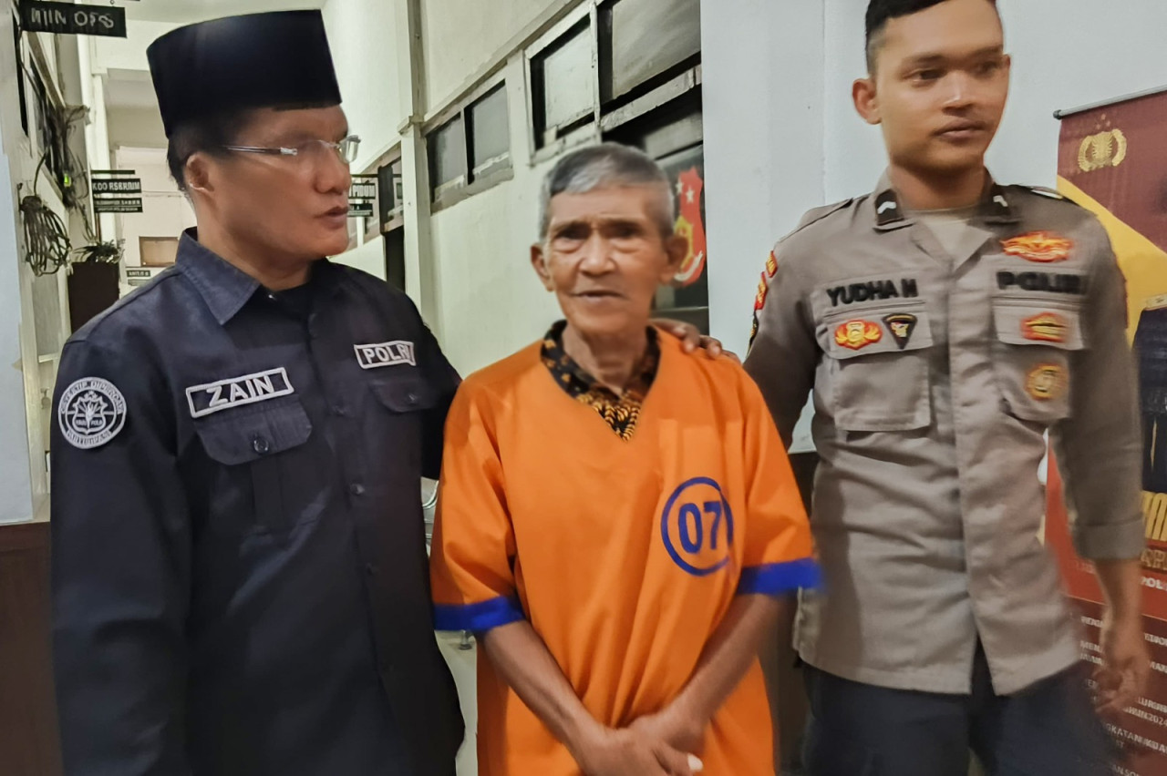 Pelaku SN saat ditangkap Polres Probolinggo. (Foto: Humas Polres Probolinggo for jatimnow.com)