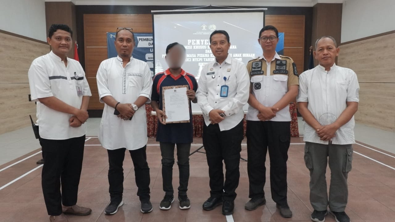 Pemberian remisi Nyepi untuk napi di Lapas Kediri. (Foto: Lapas Kediri/jatimnow.com)