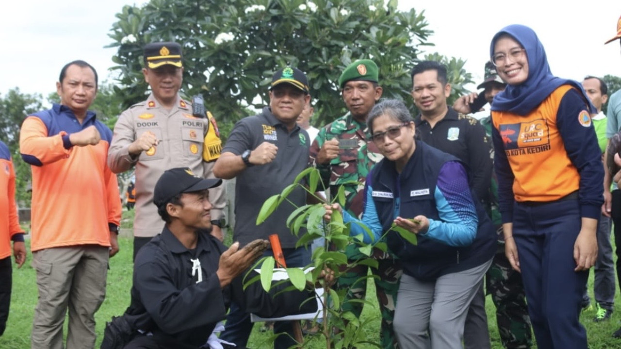 BPBD Ajak Pegiat Lingkungan di Kediri Perkaya Vegetasi di Kawasan Klotok