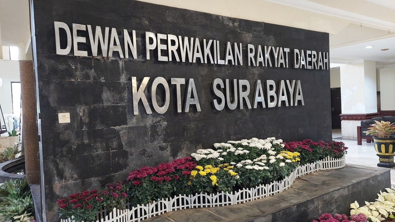 Kantor DPRD Surabaya di Jalan Yos Sudarso (foto: Ni'am Kurniawan/jatimnow.com)