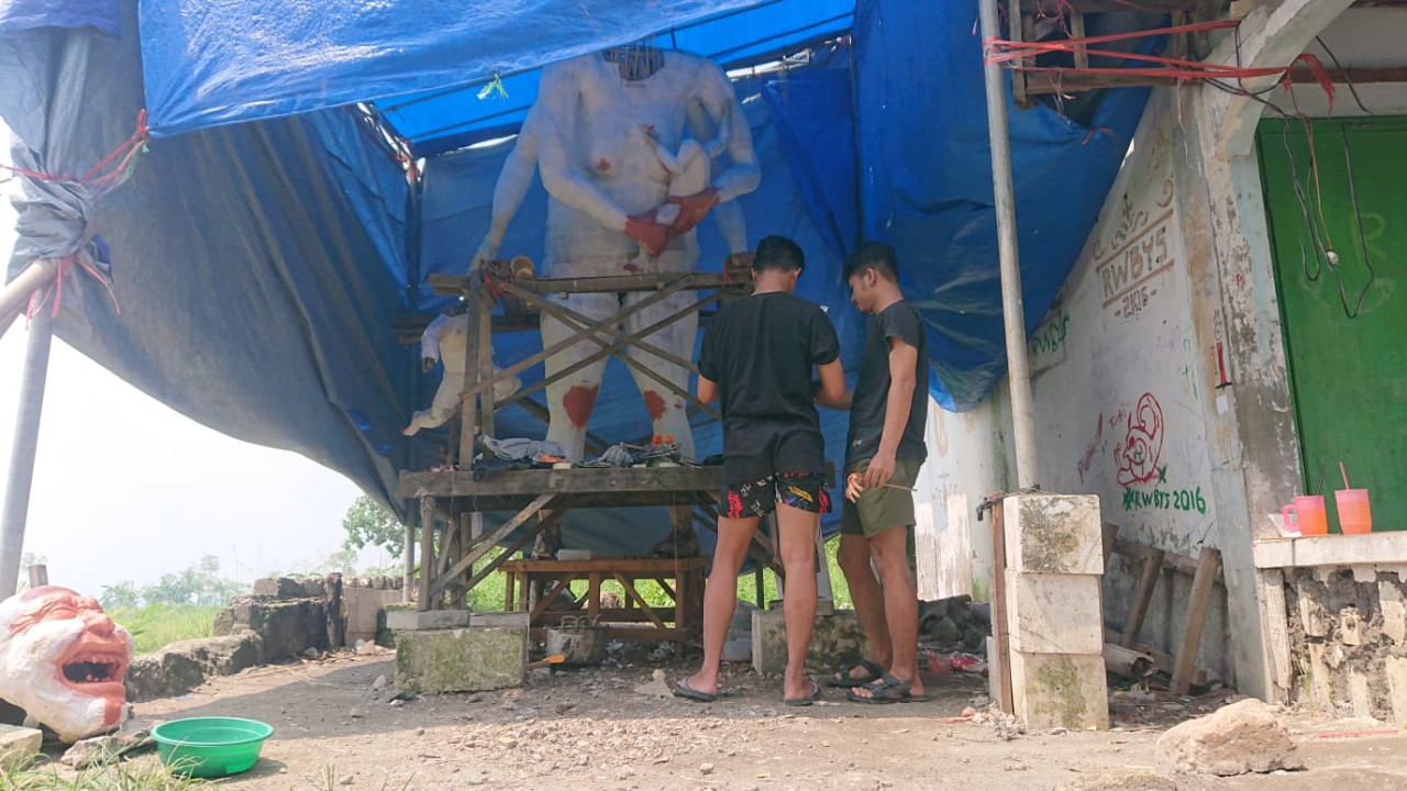 Warga Lintas Agama Desa Balun Lamongan Buat Ogoh-ogoh Jelang Nyepi