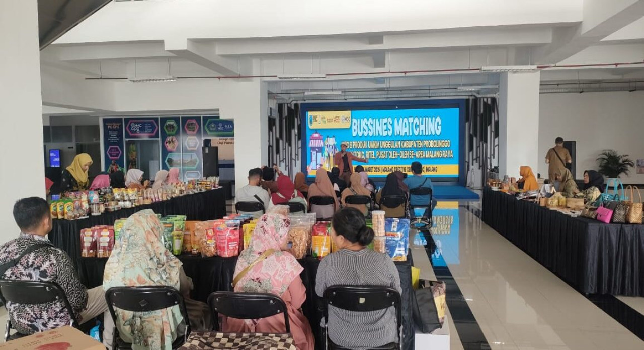 Program kemitraan 38 UMKM se Kabupaten Probolinggo dengan pusat oleh-oleh se-Malang Raya. (Foto: Humas Pemkab Probolinggo)
