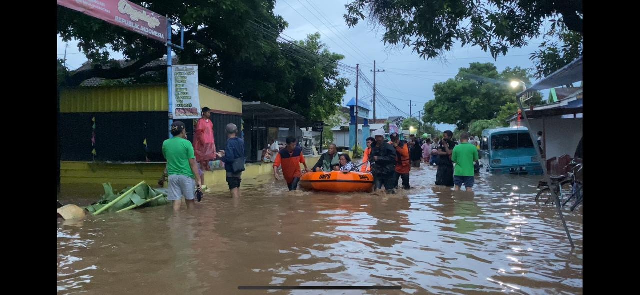 Banjir di Dringu. (Foto-foto: Agus Haryo/jatimnow.com)