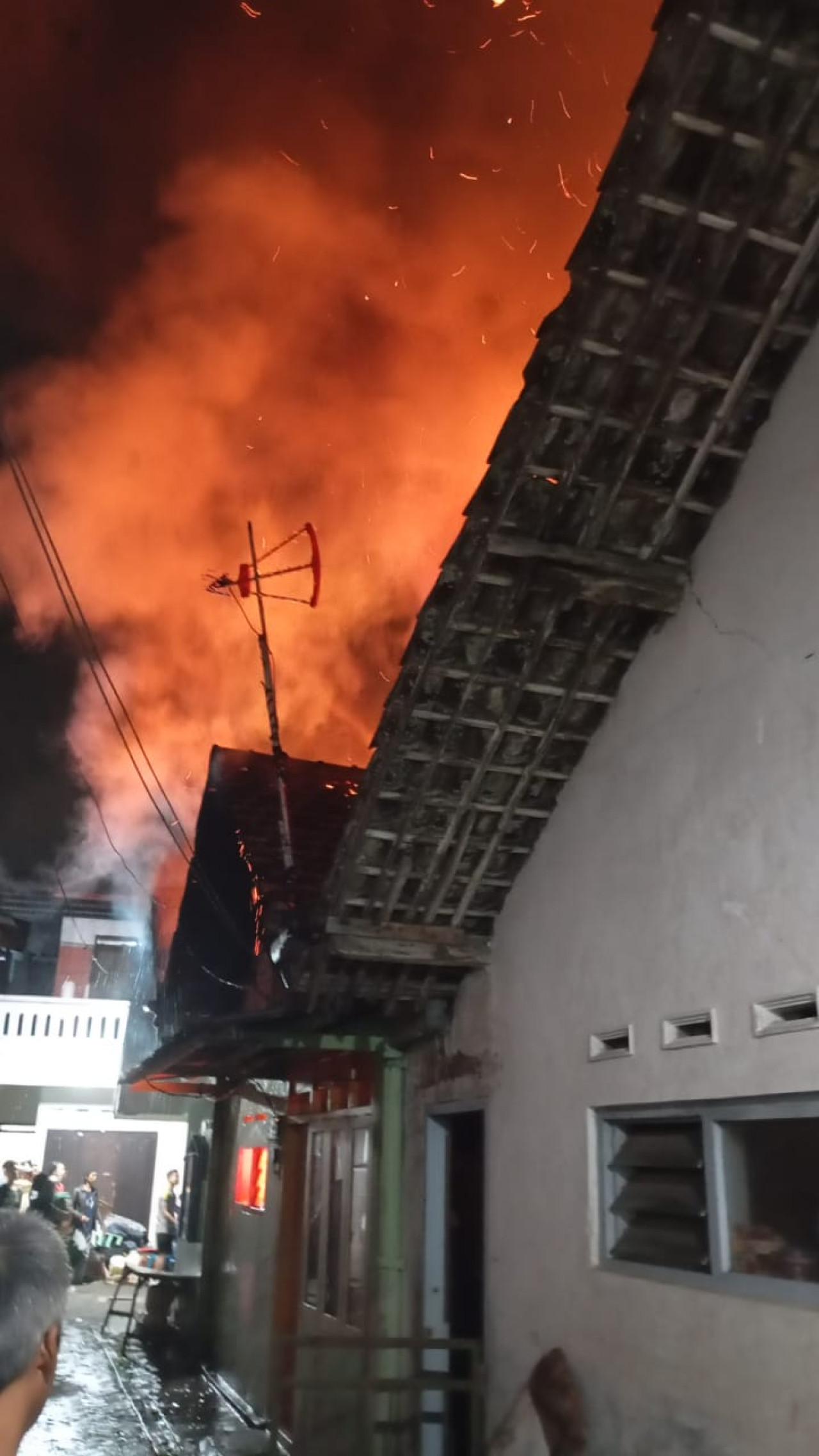 Kebakaran rumah di Jalan Mergan Lori III A/4, RT 087 RW 006, Kecamatan Sukun, Kota Malang. (Foto: UPT Pemadam Kebakaran Kota Malang)