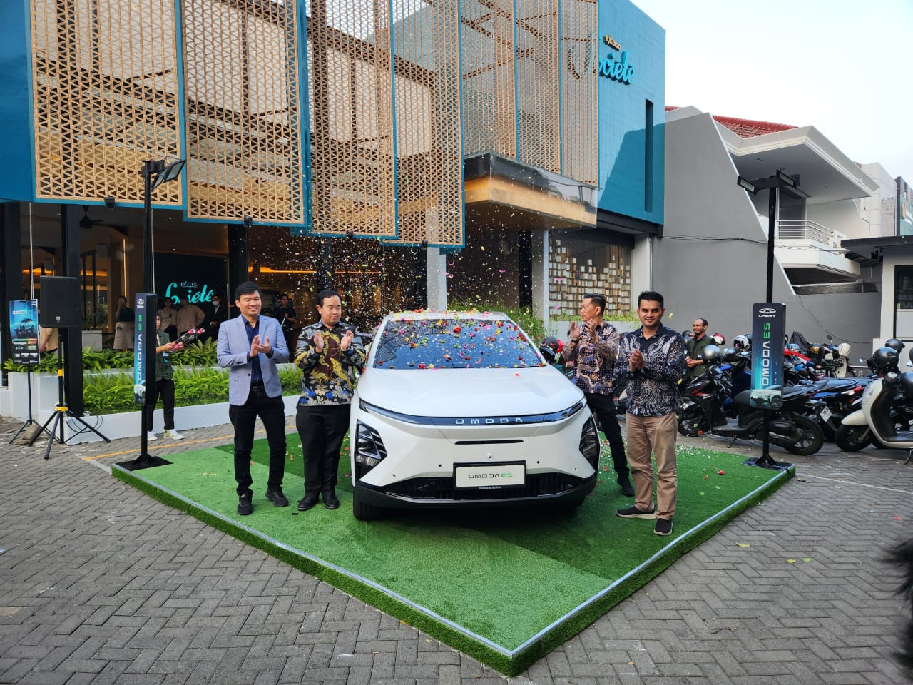 Peluncuran mobil listrik Chery Omoda E5 di Surabaya. (Foto: Ari for jatimnow.com)