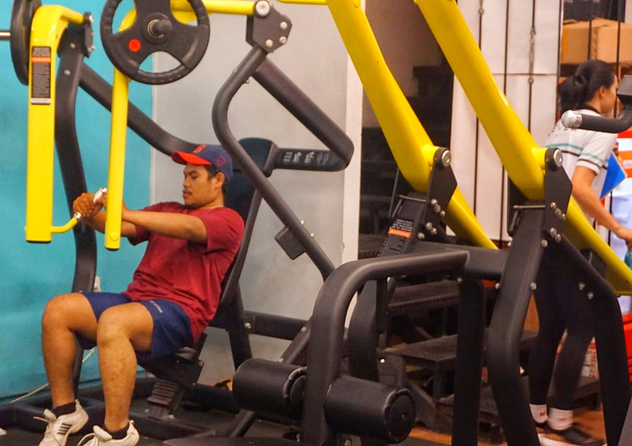 Pengunjung gym Level Up Fitnes Sidoarjo. (Foto: Ahaddiini HM/jatimnow.com)