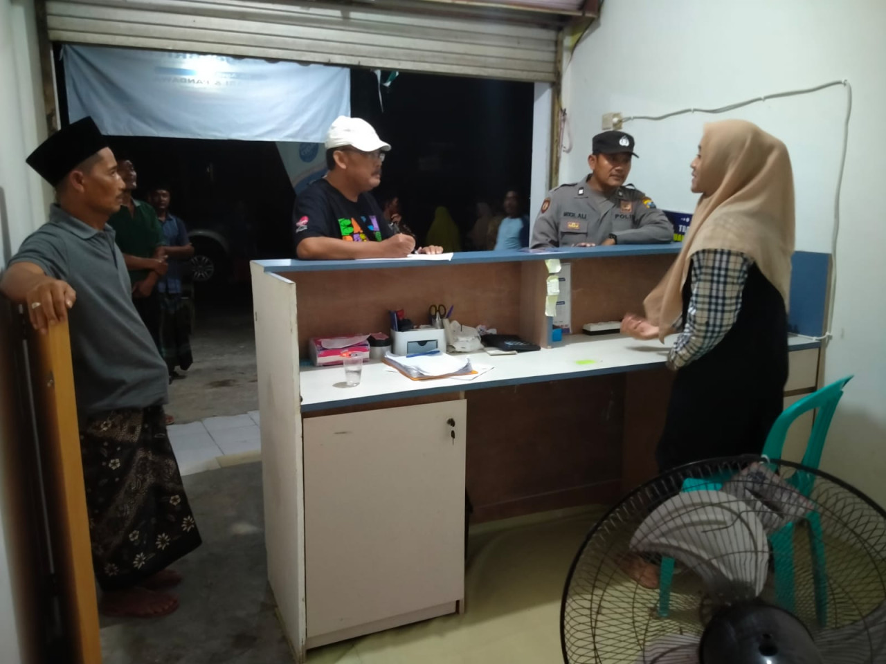 Situasi agen BRILink di Kecamatan Turi seusai kejadian perampokan. (Foto : Humas Polres Lamongam for jatimnow.com)