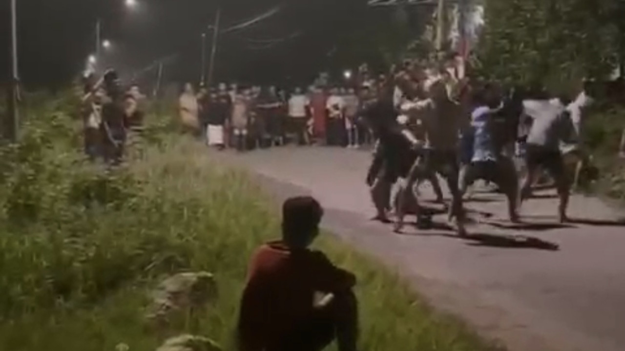 Tangkapan layar video viral perang sarung di Bangkalan.