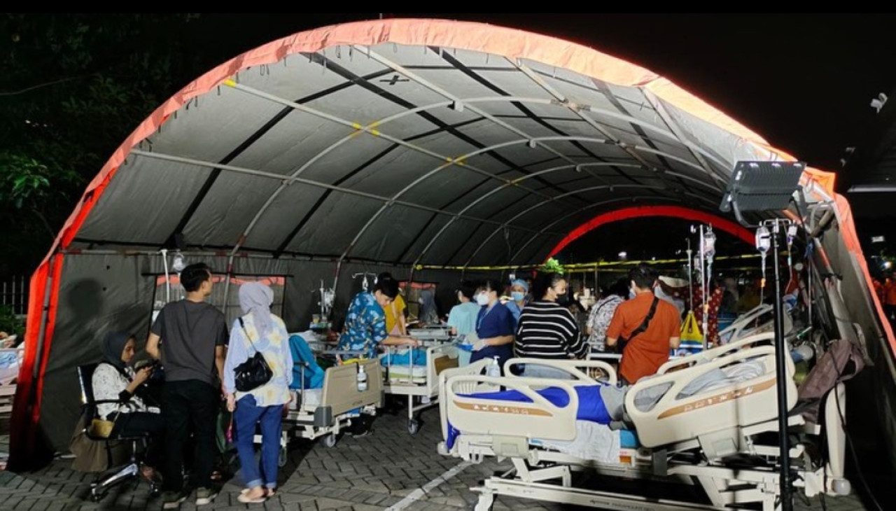 Pasien RS Unair Kembali Dirawat Dalam Gedung, Usai Dievakuasi di Tenda Darurat
