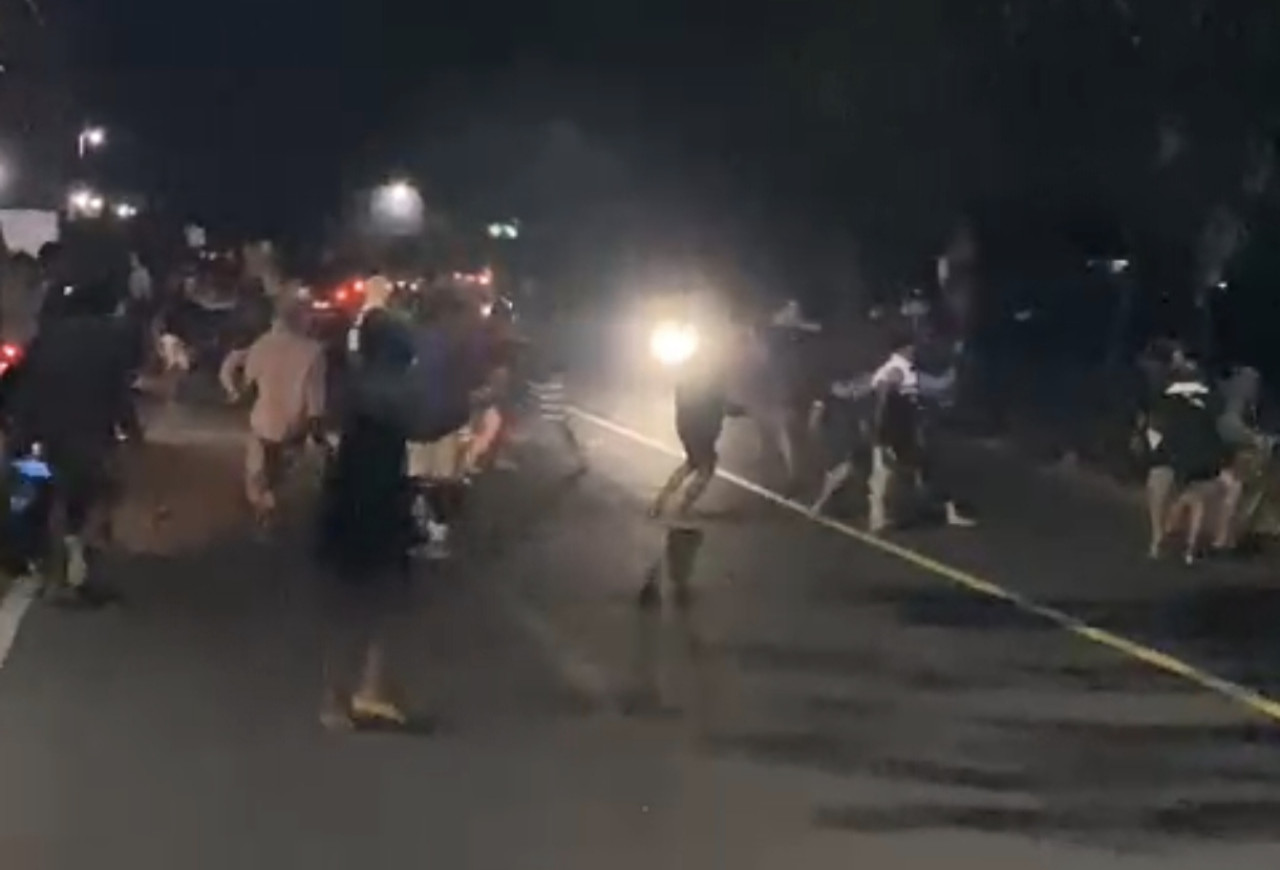 Perang sarung marak di Bangkalan. (Foto: tangkapan layar)