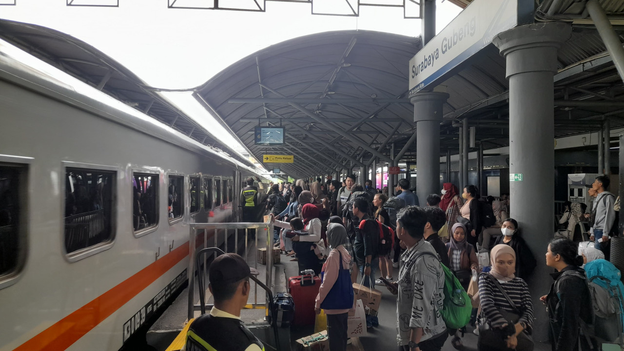 Antrean penumpang kereta di Stasiun Gubeng Surabaya (foto: Daop 8 for jatimnow.com)