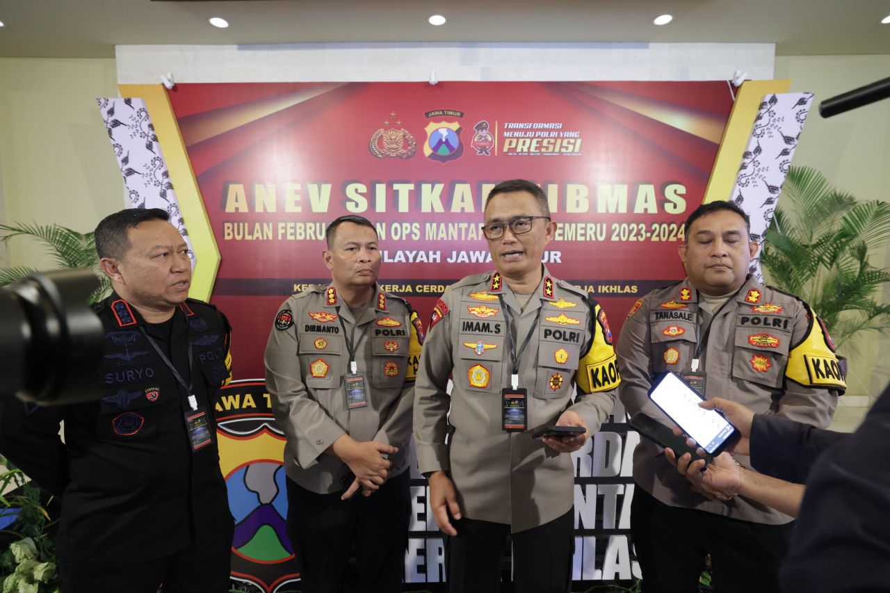 Keterangan resmi Kapolda Jatim Irjen Pol Imam Sugianto. (Foto: Bol for jatimnow.com)
