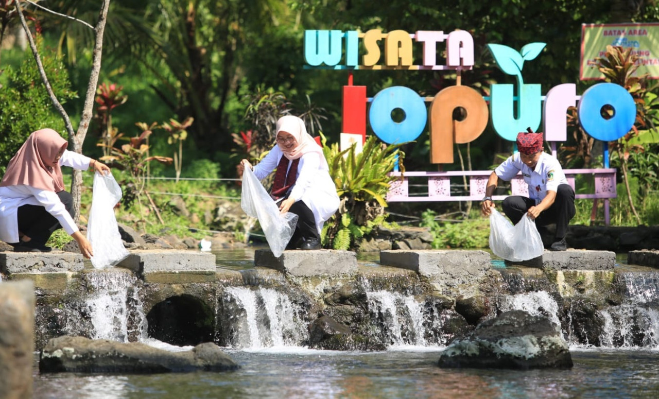 Bupati Banyuwangi Ipuk Fiestiandani, saat kick off Sekardadu di Wisata Jopuro. (Foto: Humas Pemkab Banyuwangi)