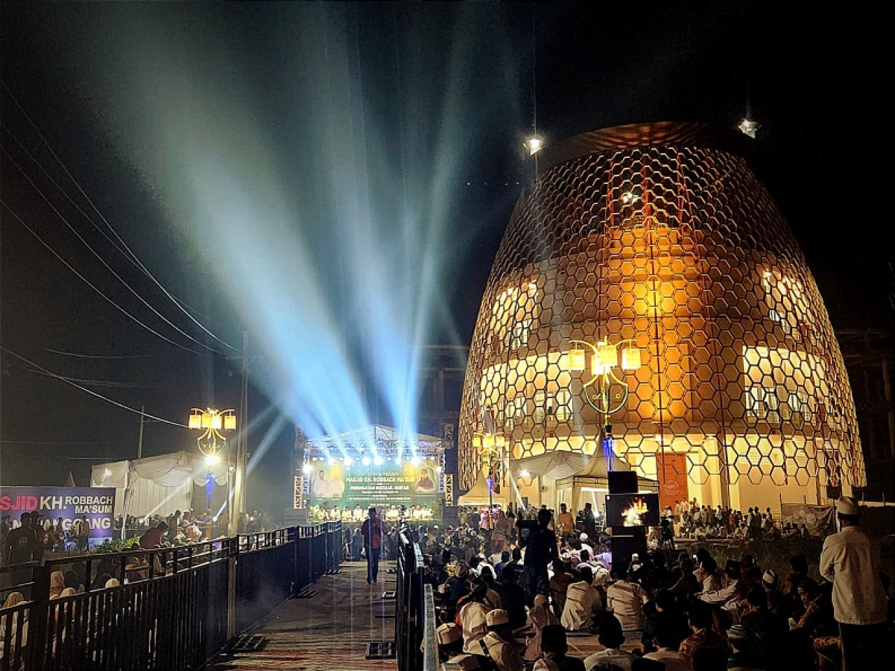 Masjid KH. Robbach Ma'sum di Komplek Islamic Center, Desa Kedungpring, Kecamatan Balongpanggang, Kabupaten Gresik. (Foto: Diskominfo Pemkab Gresik/jatimnow.com)
