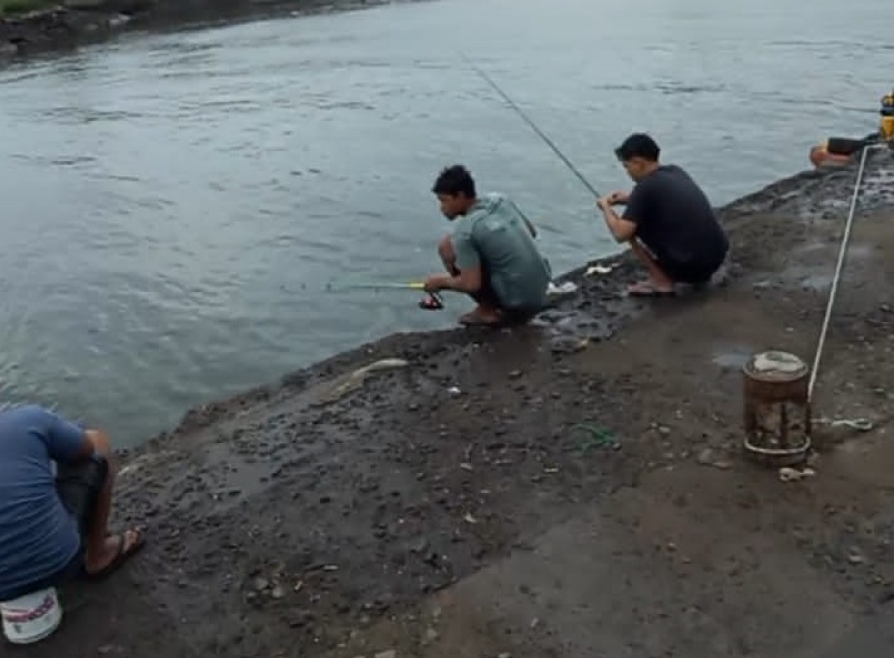 Tradisi Nyareh Malem di Probolinggo. (Foto: Mahfud Hidayatullah/jatimnow.com)