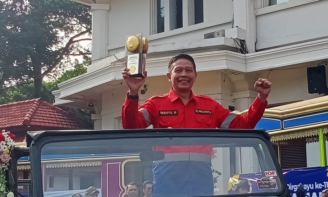 Pj Wali Kota Kirab Piala Adipura Keliling Kota Malang, Ini Target Selanjutnya