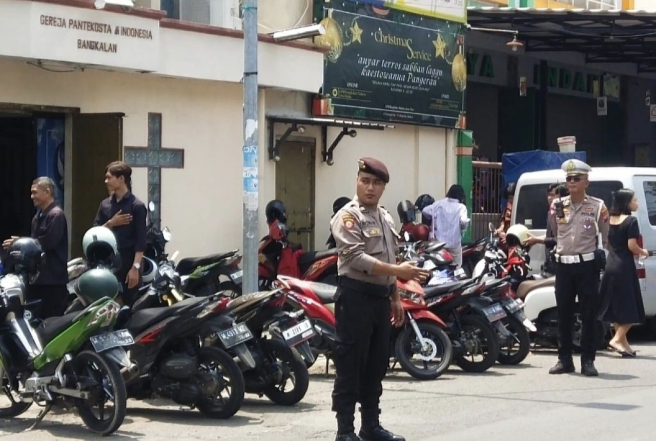 Pengamanan Gereja Bangkalan (Foto: Humas Polres Bangkalan for jatimnow.com).