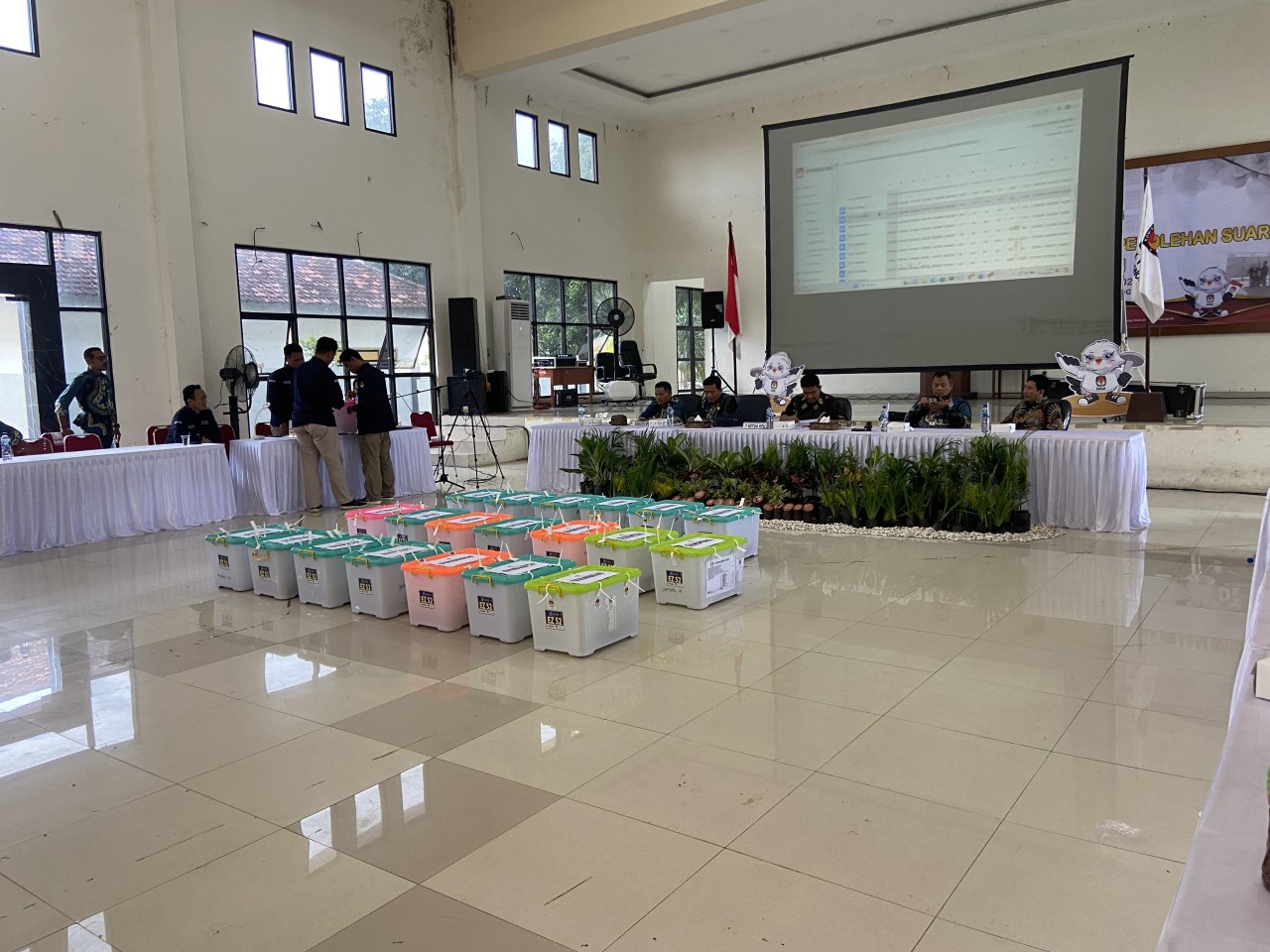 ekapitulasi hasil Pemilu 2024 di tingkat Kabupaten Ponorogo. (Foto: Ahmad Fauzani/jatimnow.com)