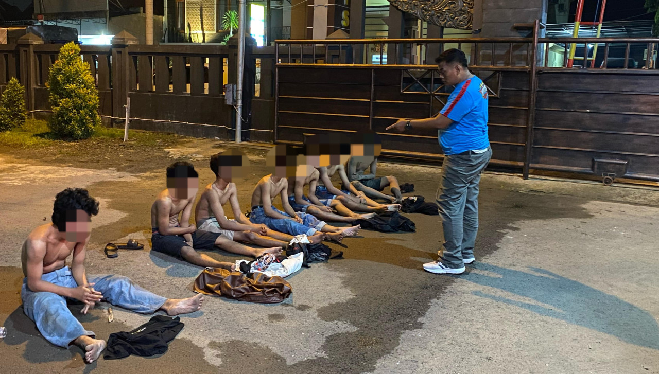 Kawanan remaja diamankan Polres Lamongan usai melakukan aksi sok jagoan saat jam sahur. (Foto : Adyad Ammy Iffansah/jatimnow.com)