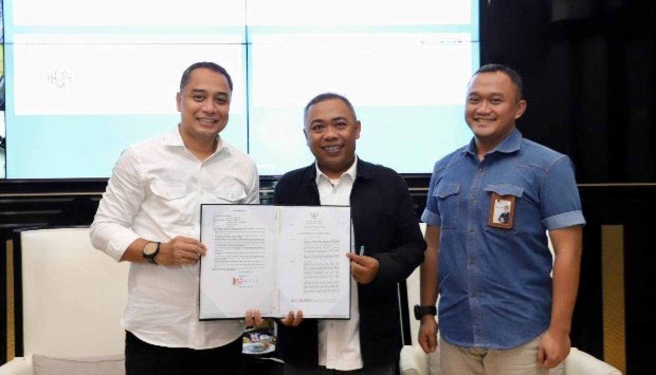 Ketua Badan Pengawas PD Pasar Surya Surabaya Andri Arianto (tengah). (Foto: Humas Pemkot Surabaya)