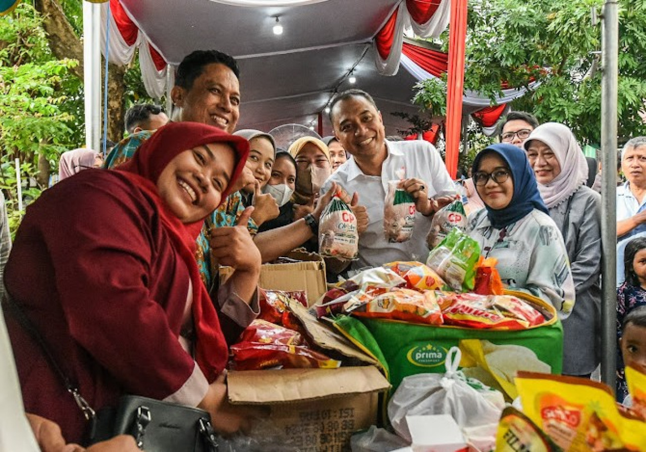 Pasar murah yang digelar Pemkot Surabaya. (Foto: Humas Pemkot Surabaya)