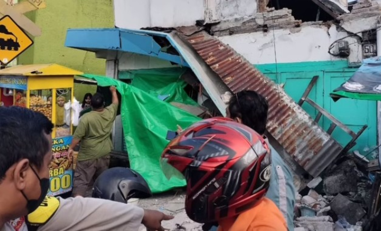 Dampak Gempa Tuban, 2 Bangunan di Ngaglik Surabaya Ambruk