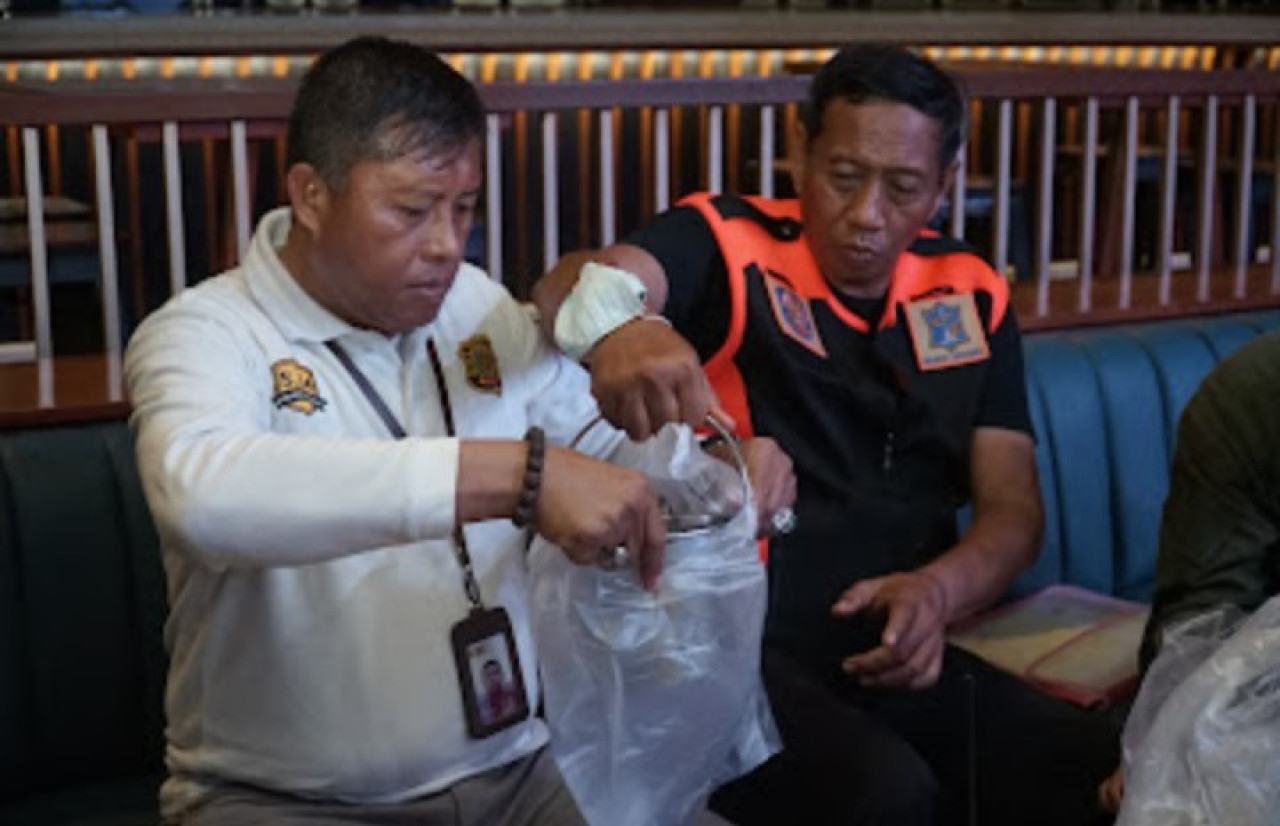 1 Kelab Malam Mokong Disegel Satpol PP Surabaya