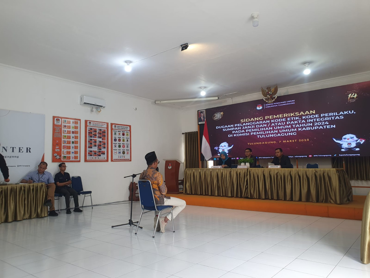 Sidang etik yang digelar KPU Tulungagung. (Foto: Bramanta Pamungkas/jatimnow.com)