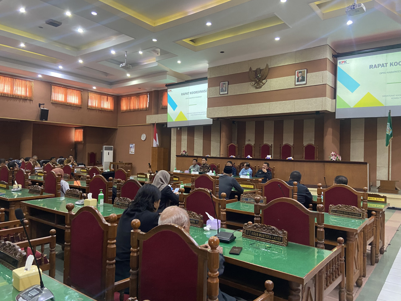 Sosialisasi pencegahan korupsi oleh KPK di ruang rapat paripurna DPRD Ponorogo. (Foto: Ahmad Fauzani/jatimnow.com)