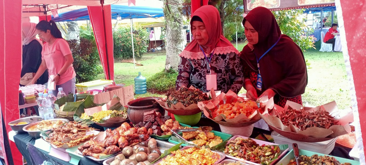 Ayo Berburu Jajanan di Pasar Takjil Bakorwil III Malang