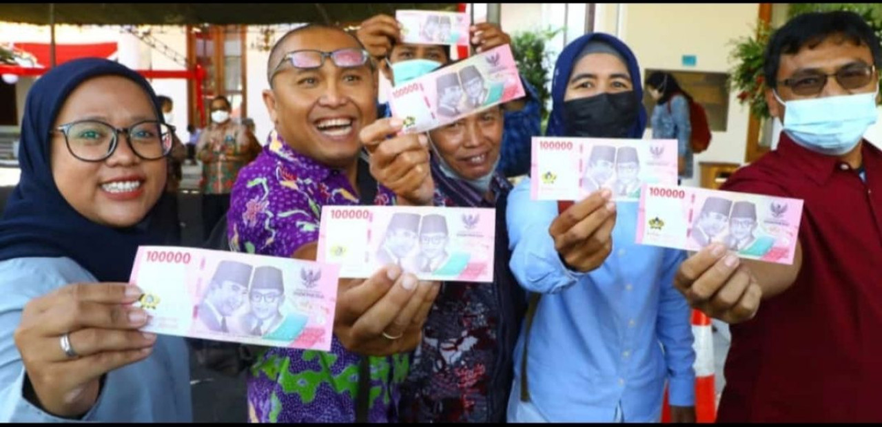 Antusiasme warga Surabaya saat tukar uang baru (dok.jatimnow.com)