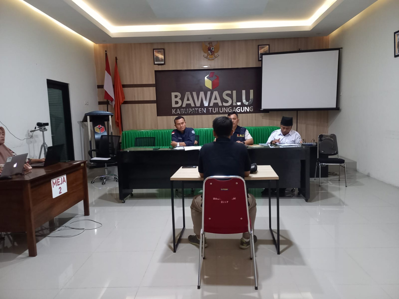 Suasana klarifikasi yang dilakukan Bawaslu Tulungagung. (Foto: Bramanta Pamungkas/jatimnow.com)