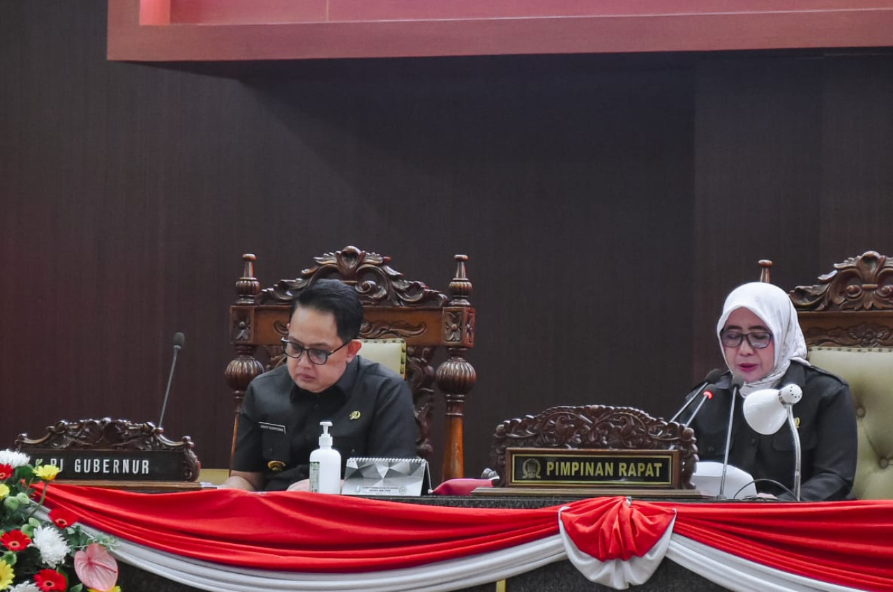 Pj Gubernur Adhy Sampaikan Usulan Perubahan Perda RUED di Paripurna DPRD Jatim