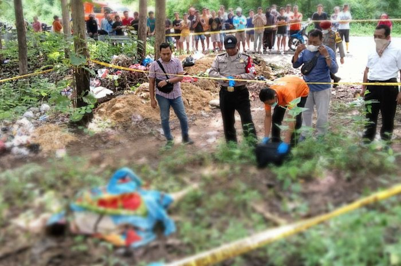 Penemuan mayat wanita di hutan Nganjuk. (Foto: Polres Nganjuk/jatimnow.com)