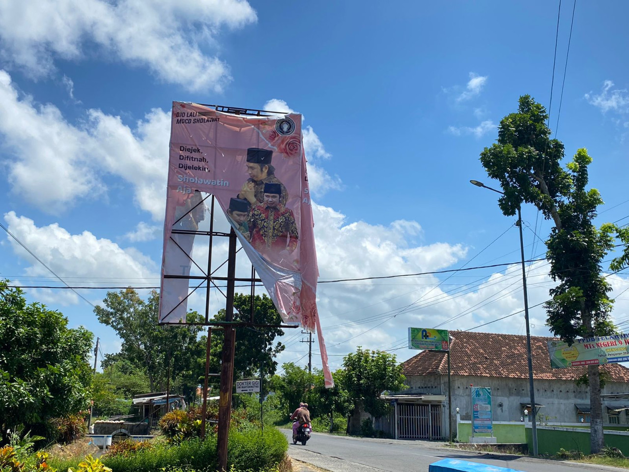 Baliho-baliho yang dirusak. (Foto-foto: Tim Fawait for jatimnow.com)