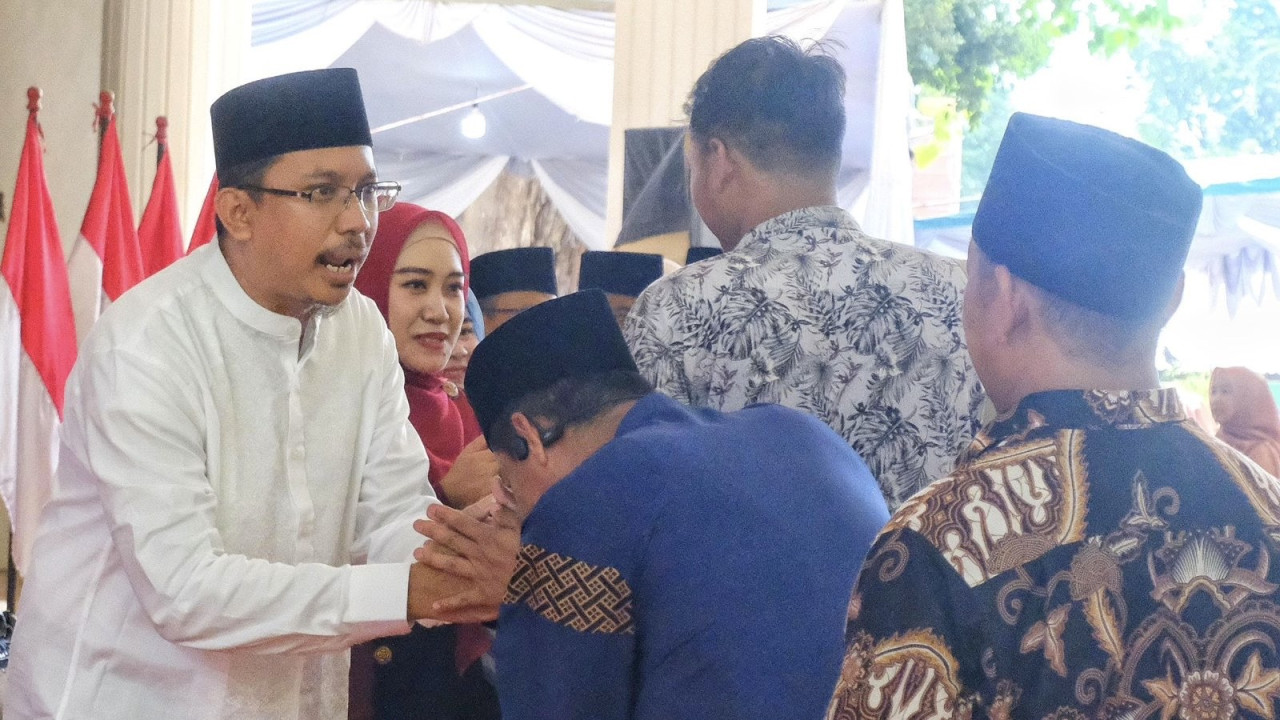 Bupati Sidoarjo Gus Muhdlor dalam open house di Pendopo Delta Wibawa. (Foto: Ahaddiini HM/jatimnow.com)