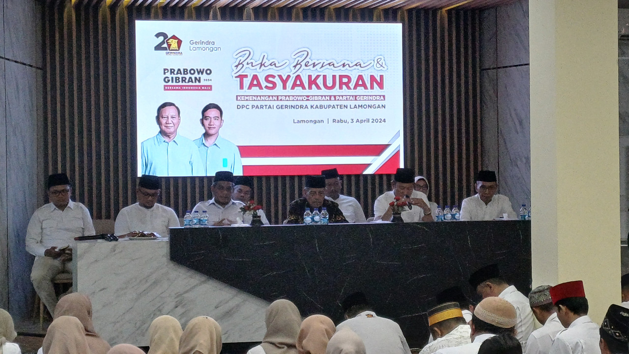 Suasana tasyakuran dan bukber kemenangan Prabowo-Gibran yang dihadiri dua kandidat bakal calon Bupati Lamongan 2024. (Foto: Adyad Ammy Iffansah/jatimnow.com)