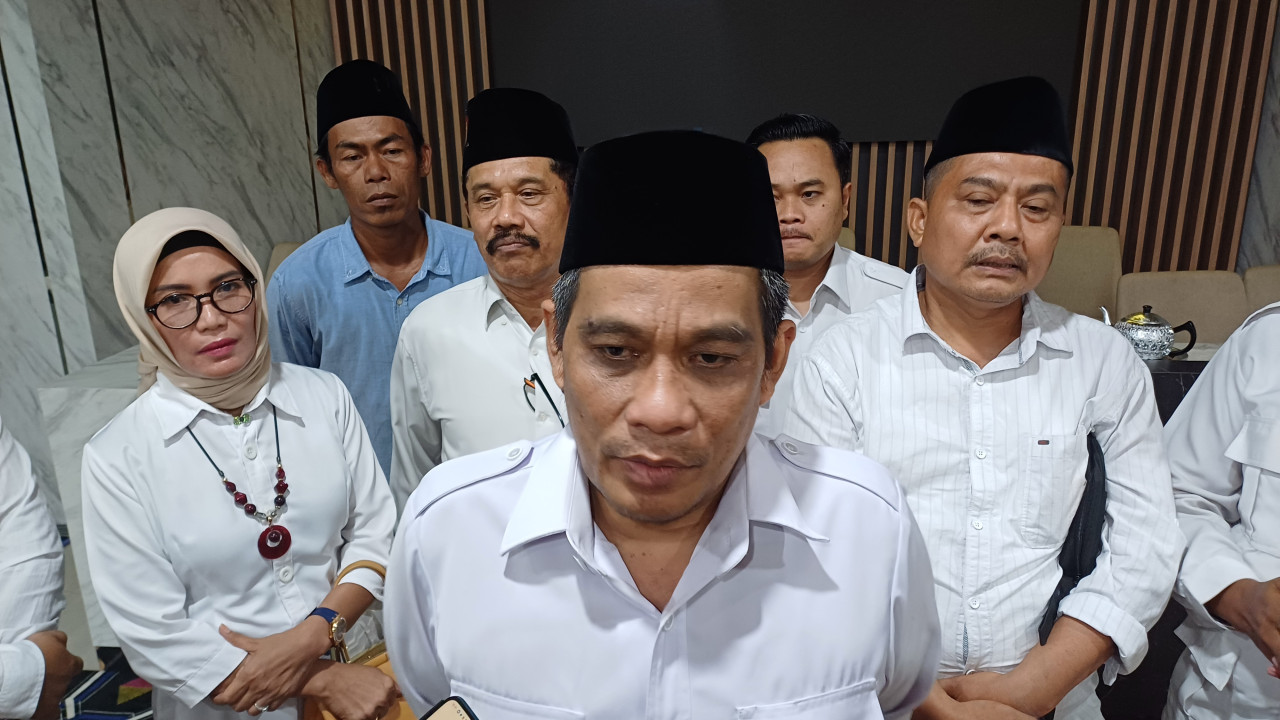 Ketua DPC Partai Gerindra Lamongan, Raden Imam Mukhlisin saat menanggapi arah politik Pilkada 2024. (Foto : Adyad Ammy Iffansah/jatimnow.com)