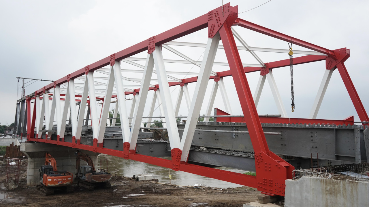 Pembangunan jembatan Jongbiru. (Foto: Pemkab Kediri/jatimnow.com)