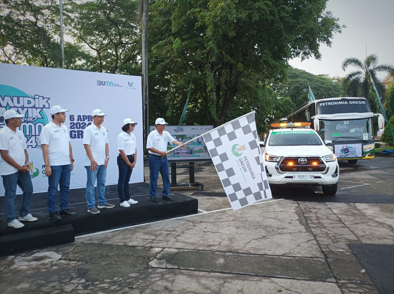 Mudik Asyik Bersama BUMN 2024, Petrokimia Gresik Berangkatkan 200 Orang