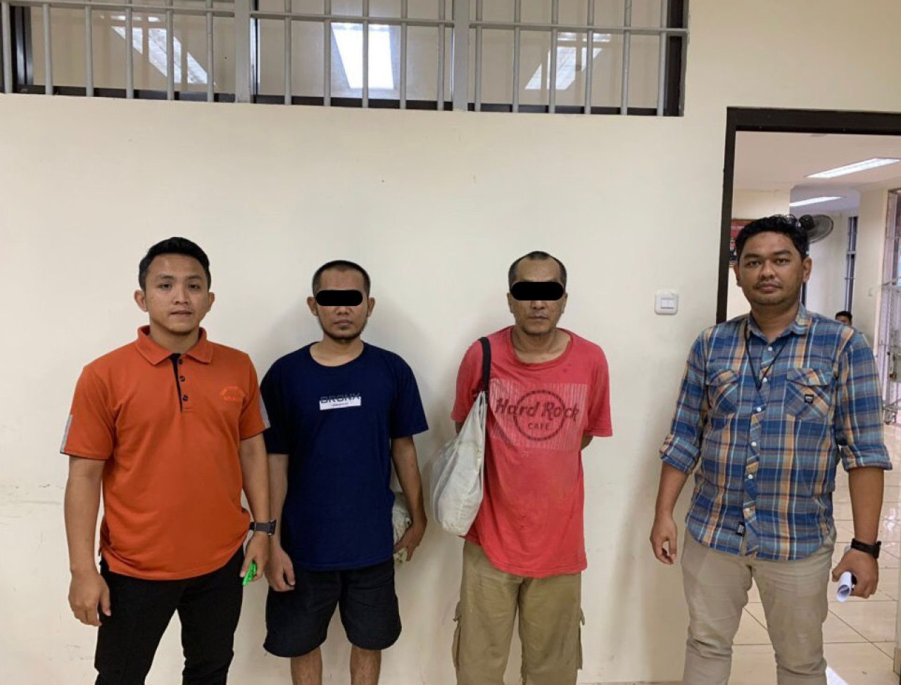 Dua tahanan kasus pencurian di Surabaya. (Foto: Humas Kemenkumham Jatim/jatimnow.com)