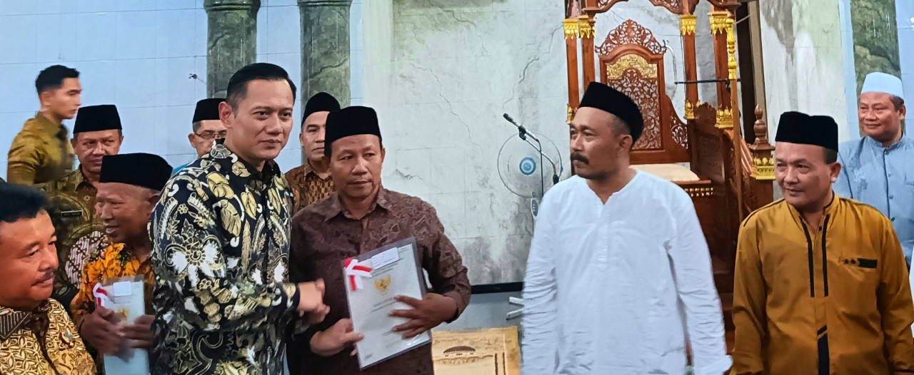 Menteri Agraria dan Tata Ruang/Badan Pertanahan Nasional (ATR-BPN), Agus Harimurti Yudhoyono (AHY) saat berada di Masjid Nurul Yusuf Desa Durung Bedug Candi Sidoarjo.(Foto: Ahaddiini HM/jatimnow.com).
