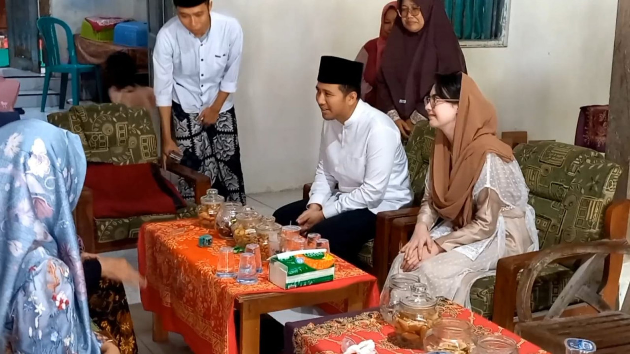 Saat Tradisi Kupatan Massal Trenggalek, Arumi Bachsin Mengaku Kangen..