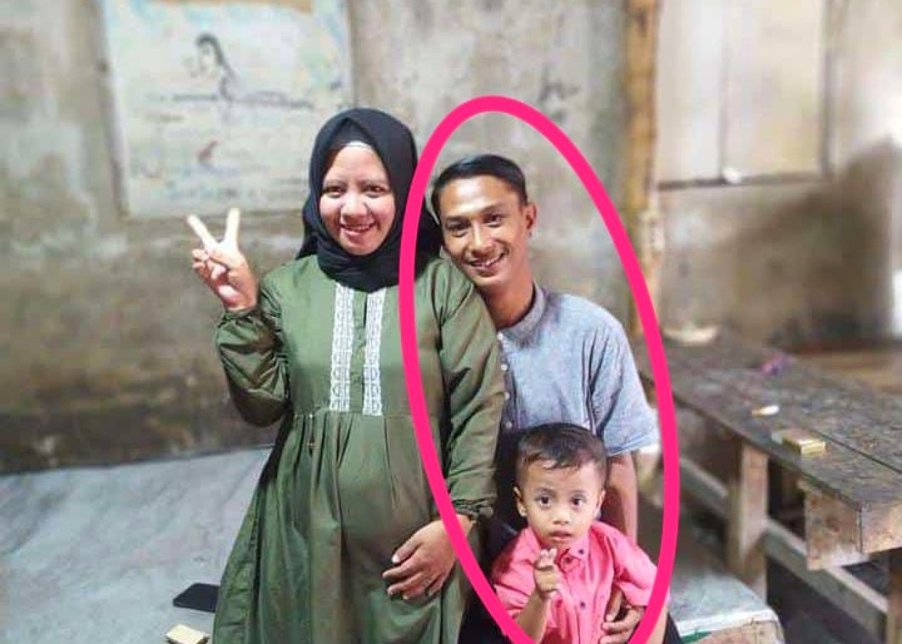Korban kecelakaan air penambangan, Ayah, Nanda (27) dan Anak Erlangga (2,5). (Foto: Mardiono for jatimnow.com).