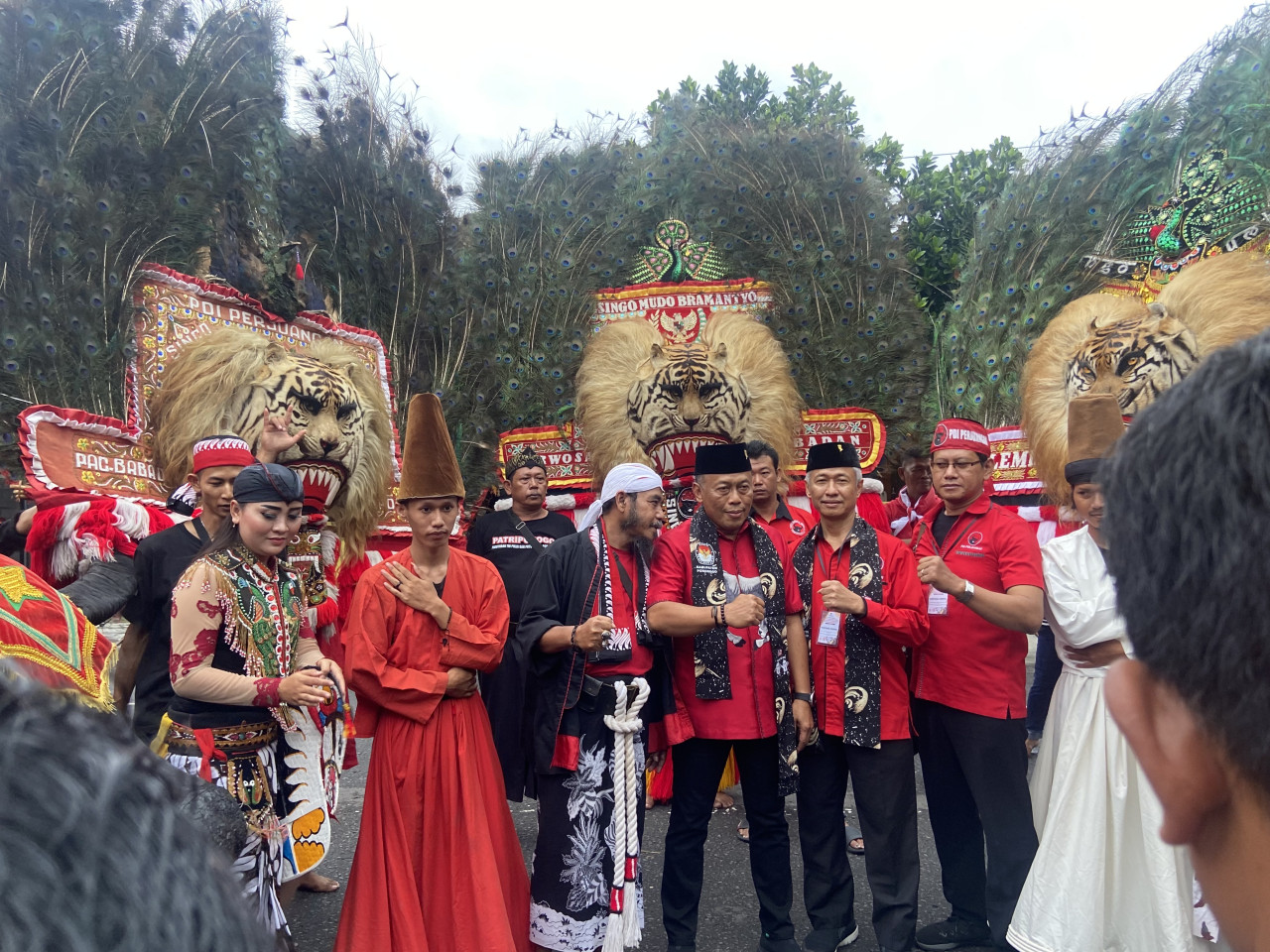 Ketua DPC PDIP Ponorogo Bambang Juwono bersama Sugiri Sancoko beberapa waktu lalu. (Foto: Ahmad Fauzani/jatimnow.com)