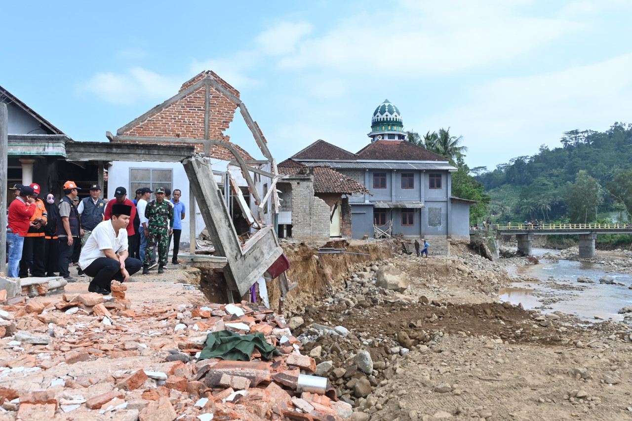 Bupati Trenggalek Tinjau Pemulihan Cepat Banjir Bandang di Munjungan