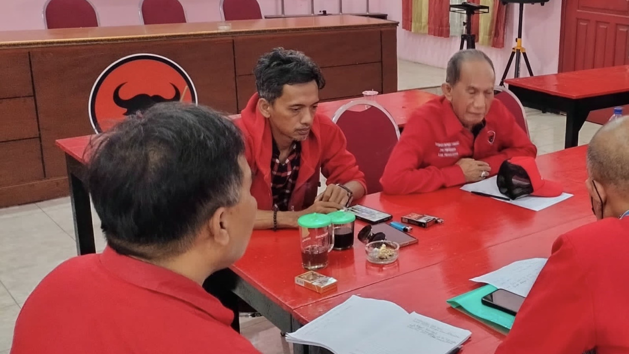 Posko pendaftaran penjaringan Bacabup-Bacawabup Probolinggo dari PDI Perjuangan. (Foto: Mahfud Hidayatullah/jatimnow.com)