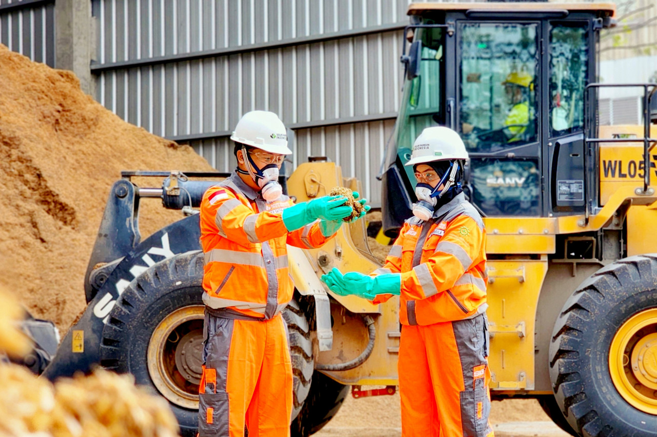 Fasilitas penyimpanan Biomassa (sekam padi) untuk diolah menjadi bahan bakar alternatif di Pabrik Narogong, Jawa Barat. (Foto: Humas SIG)