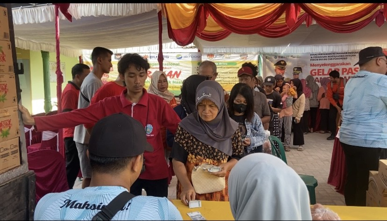 Gerakan Pangan Murah Dipertahankan dan Bulog Diserbu Warga Ponorogo