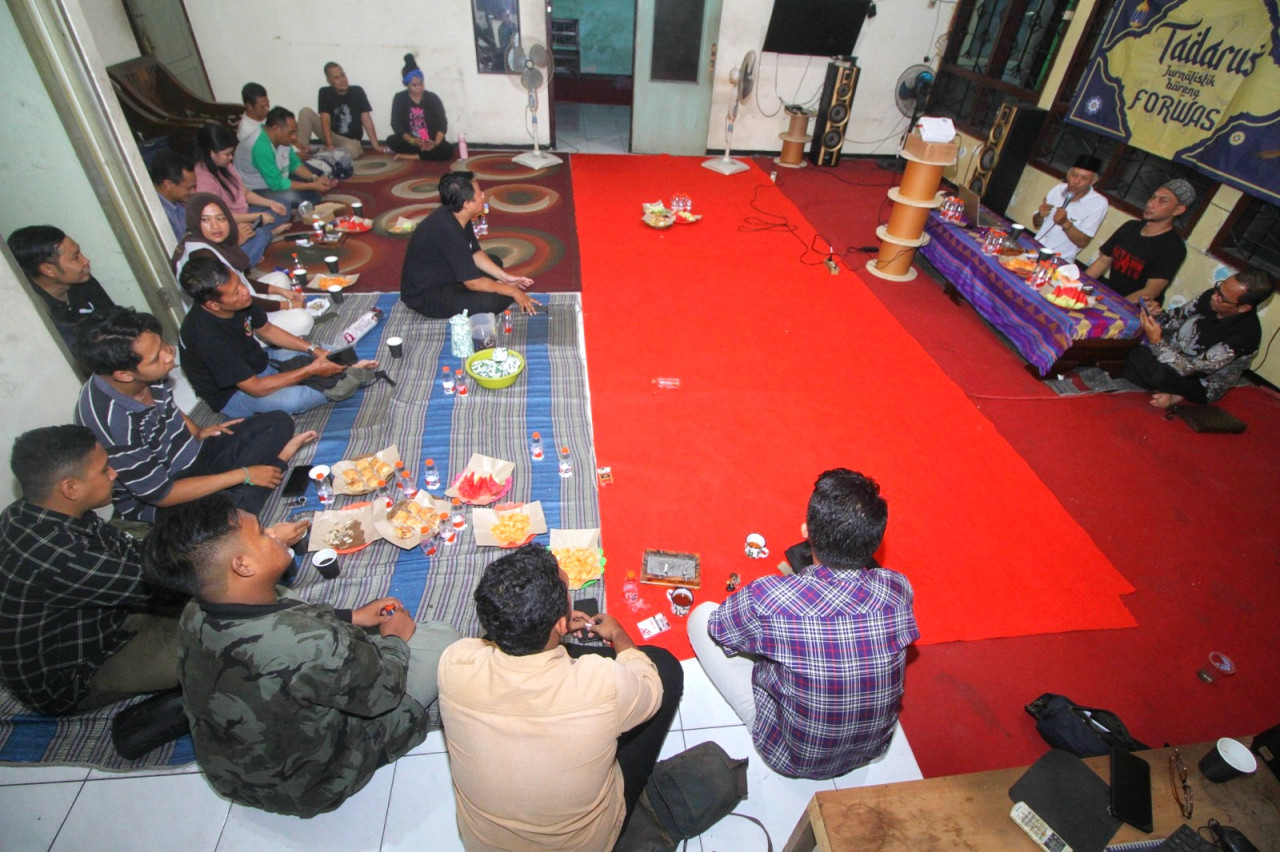 Suasana Tadarus Jurnalistik bertajuk meneropong tokoh dan kandidat kuat di Pilkada Sidoarjo 2024. (Foto: Ahaddiini HM/jatimnow.com)